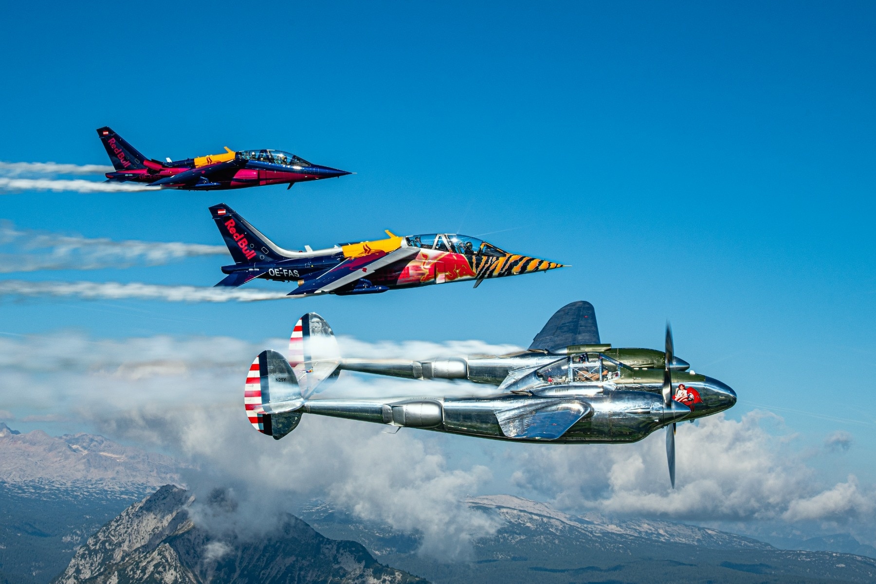 Flieger von Airpower in der Luft